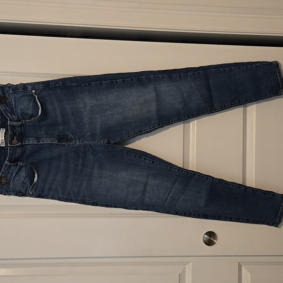 Zara High Waisted Woman's Stretch Skinny Jeans Size 12 Medium Wash Denim - Picture 1 of 3